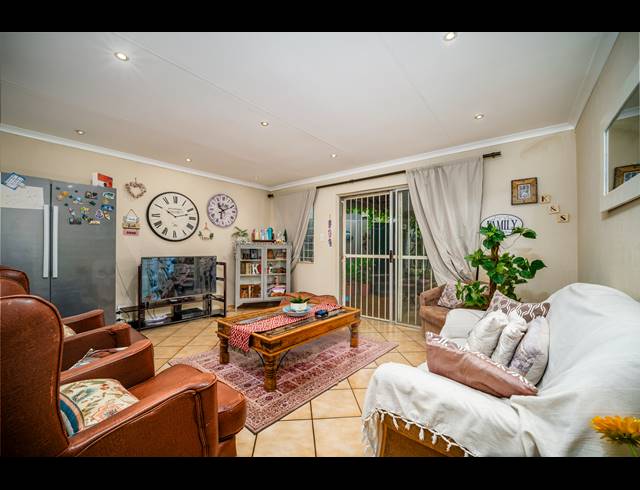 2 BEDROOM TOWNHOUSE FOR SALE IN NORTHWOLD